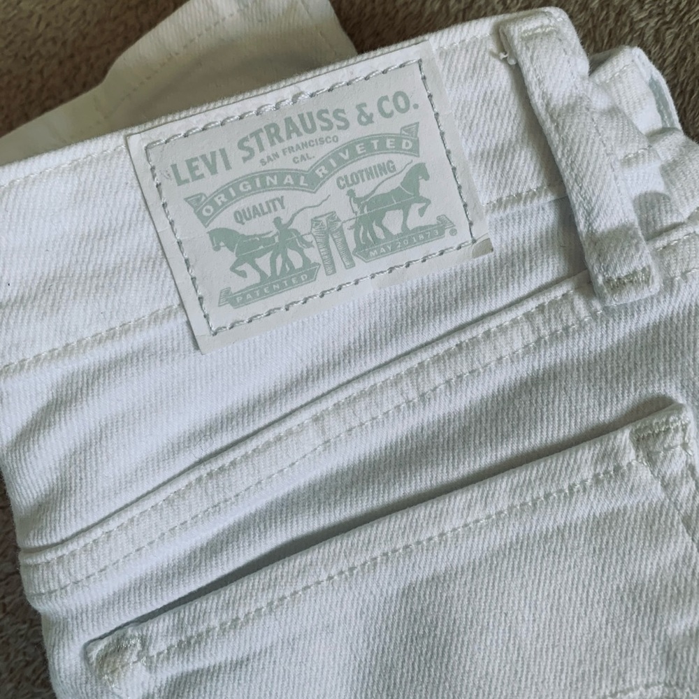 Levi’s 711 Skinny White Jeans